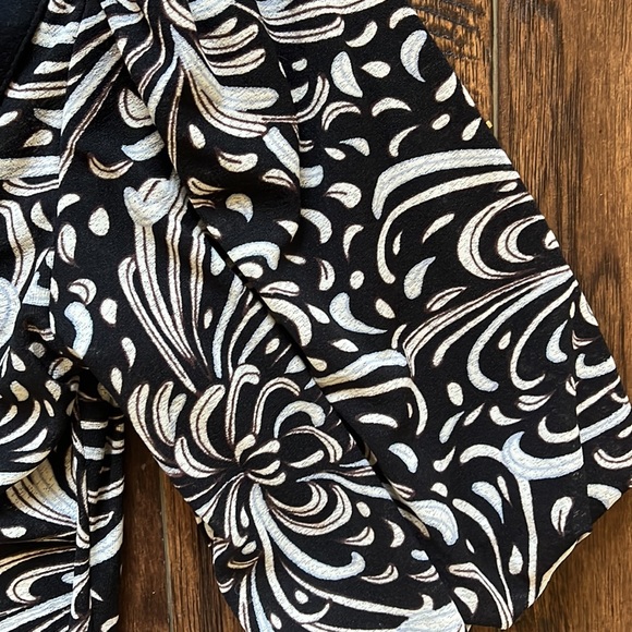 Karen Kane beautiful XS top - Picture 3 of 6